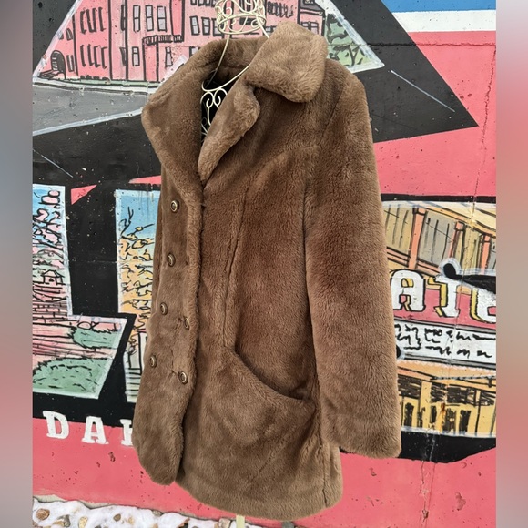 Retro 1970’s Luxurious Tan Faux Fur Double Breasted Coat - Medium - Picture 2 of 7